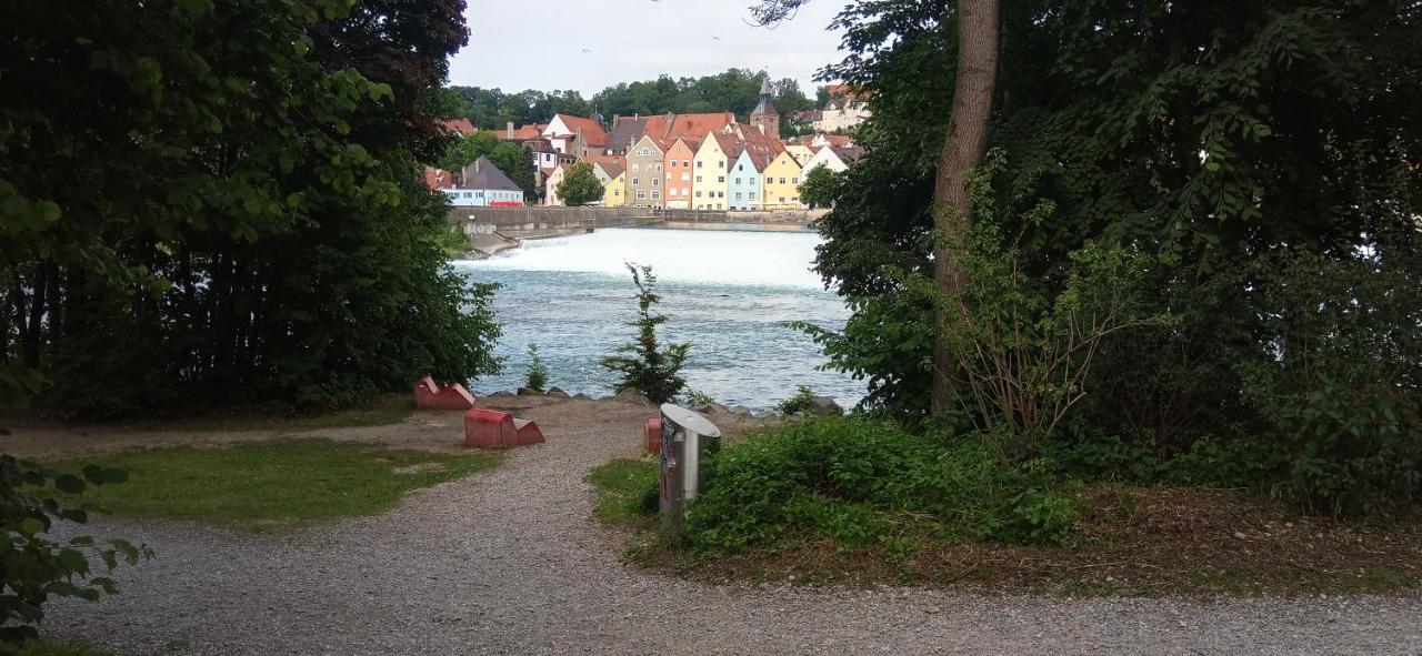 Grosses Zimmer Bad Kueche Wohnzimmer Terasse Garten Zentral Ruhig Landsberg am Lech Exterior foto